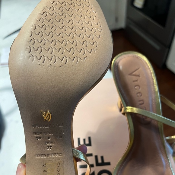 Vicenza Butterfly Wrap
Heels NEW - Picture 5 of 10